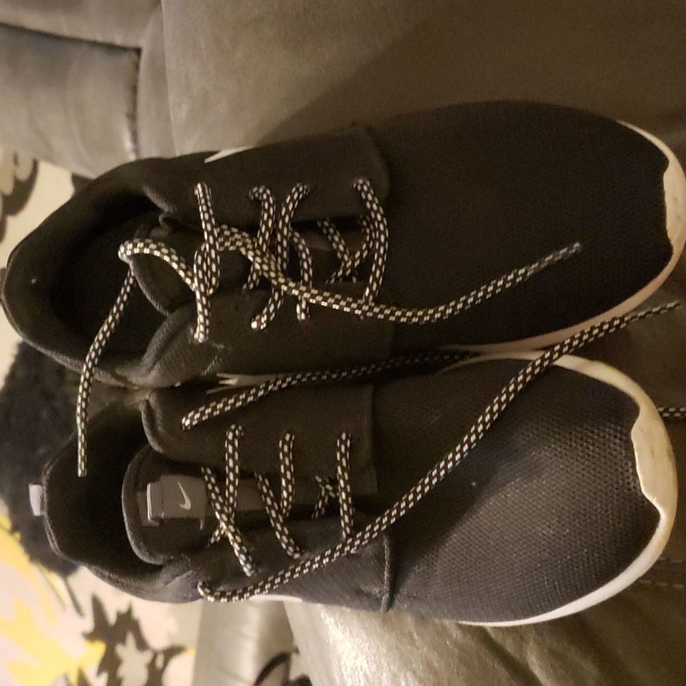 Size 9 womens Nike Shoe